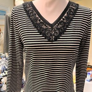 Super cute Chsps tee with lace collar